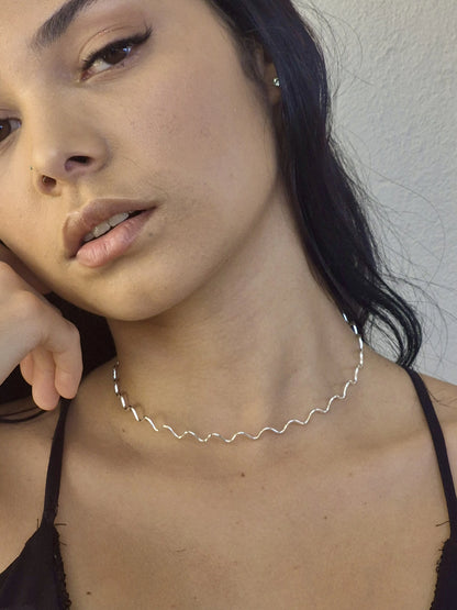 Chocker em Prata - Fio Ondulado Regulável